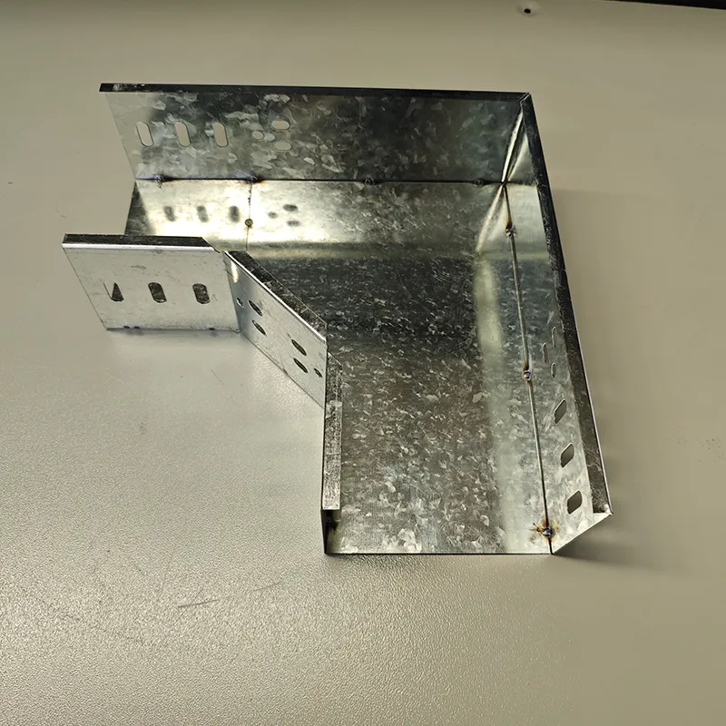 Горизонтальный угловой отвод кабельного лотка.3