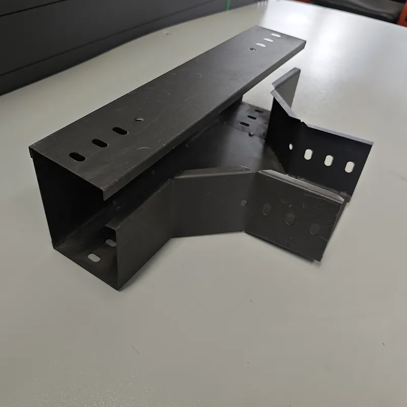 Тройник вертикальный нисходящий для кабельных лотков.2