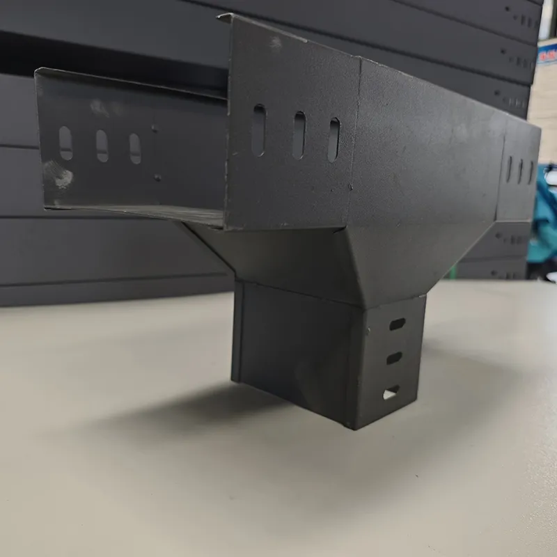 Вертикальный тройник кабельного лотка.2