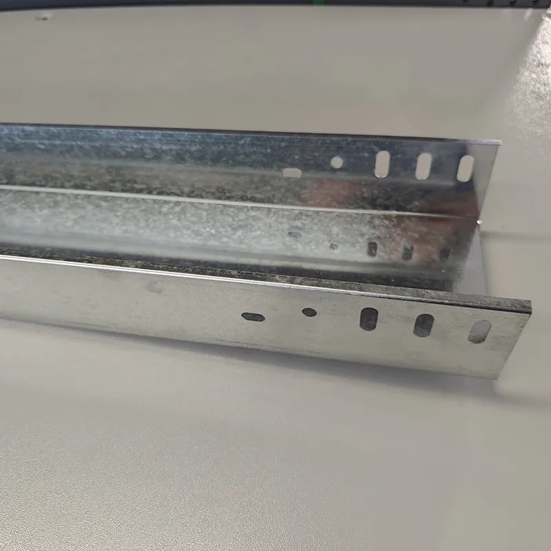 Желобный кабельный лоток.4