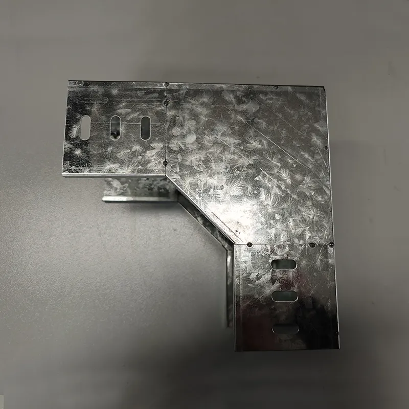 Нижний угловой отвод для кабельного лотка.1