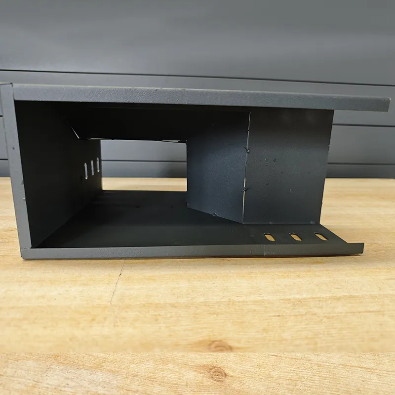 Угловой отвод кабельного лотка вертикальный правый восходящий.3